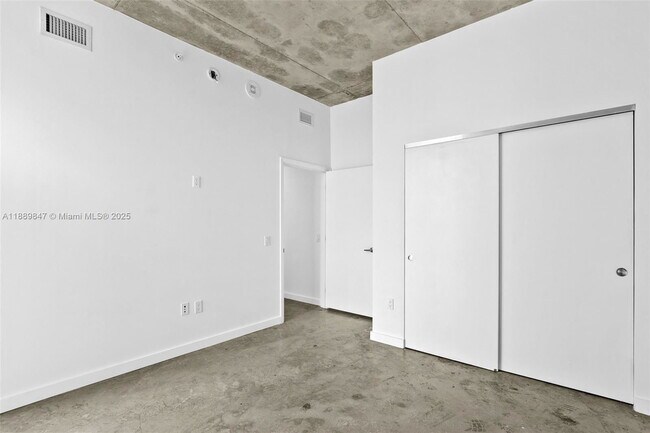 Building Photo - 151 SE 1st St