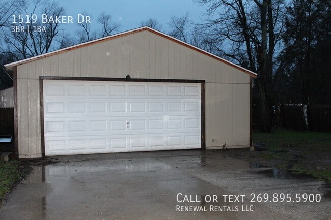 Building Photo - 1519 Baker Dr