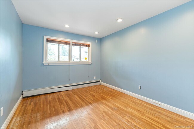 Building Photo - 655 Diane Pl