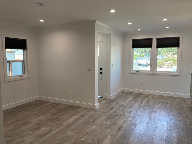 Building Photo - 5750 W 85th Pl