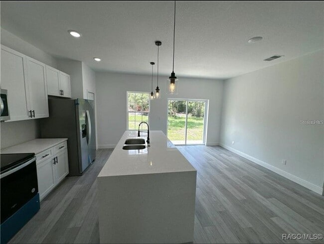 Building Photo - 8908 N Gilovu Dr