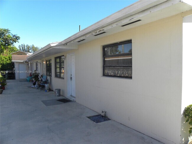 Building Photo - 7501 NW 2nd Terrace