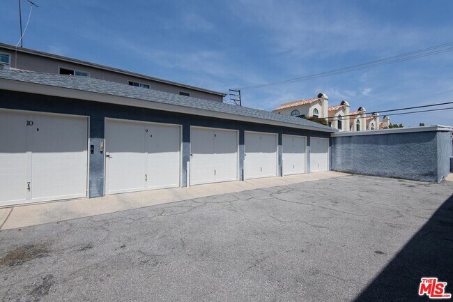 Building Photo - 1133 26th St