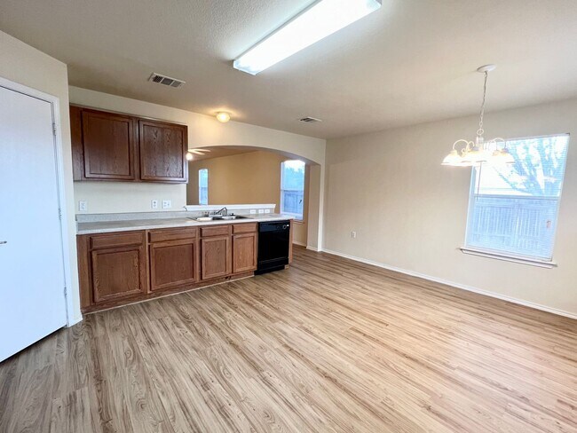Building Photo - 4 bedroom, 2 bath, 1 story  home in Manor