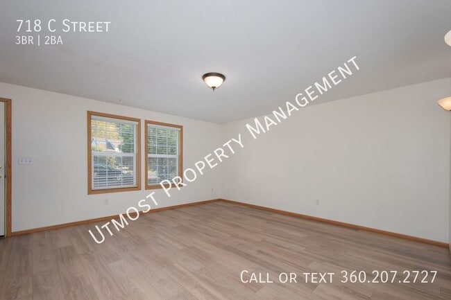 Building Photo - 718 C St