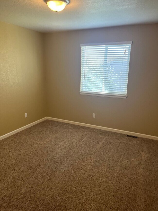 Building Photo - 3658 Claycomb Ln