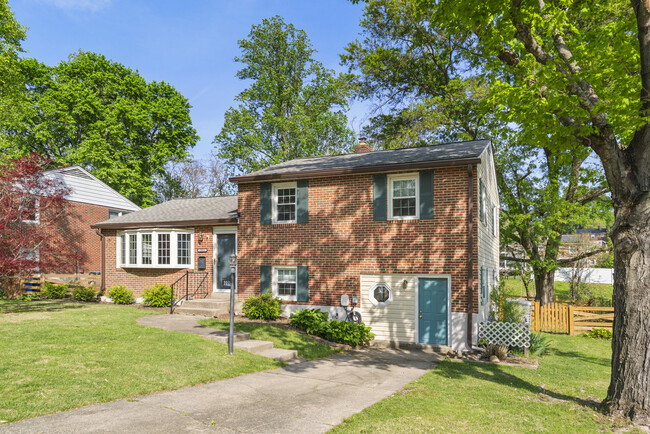 Building Photo - 2023 Rollingwood Rd