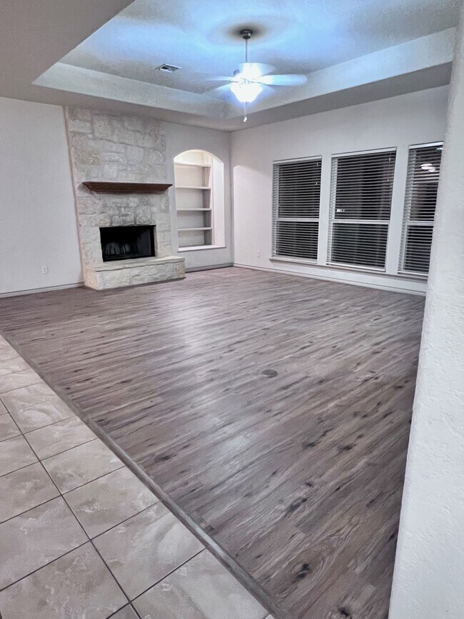 Building Photo - 610 Lupine Ln