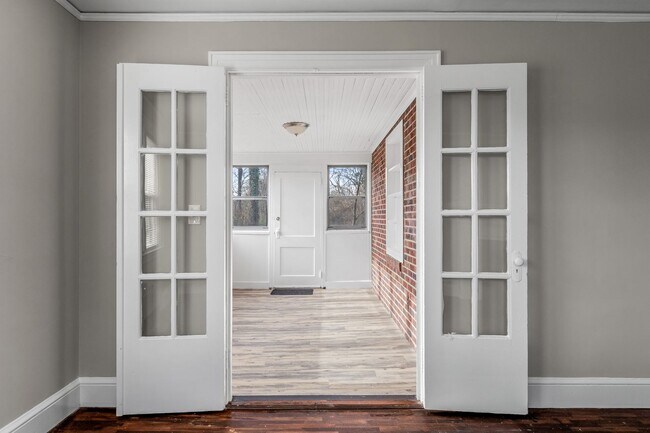 Building Photo - SW, Large Brick Two Bedroom PLUS Two Sun-Rooms, Hardwoods, LR & Separate DR, Fire Place!