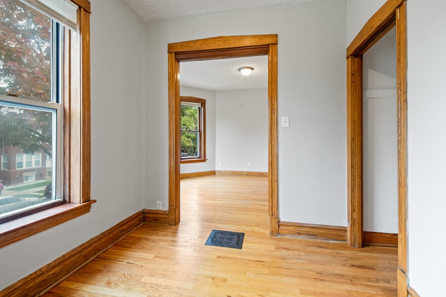 Building Photo - 4737 N Kildare Ave