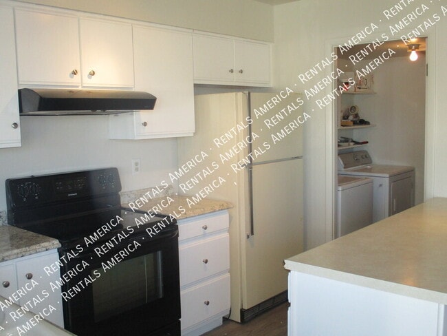 Building Photo - 2645 W Highland Ave