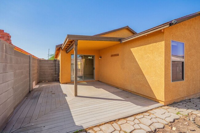 Building Photo - New Listing in El Mirage