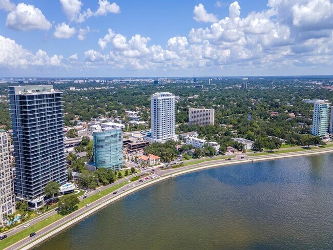 Building Photo - 2900 W Bay to Bay Blvd
