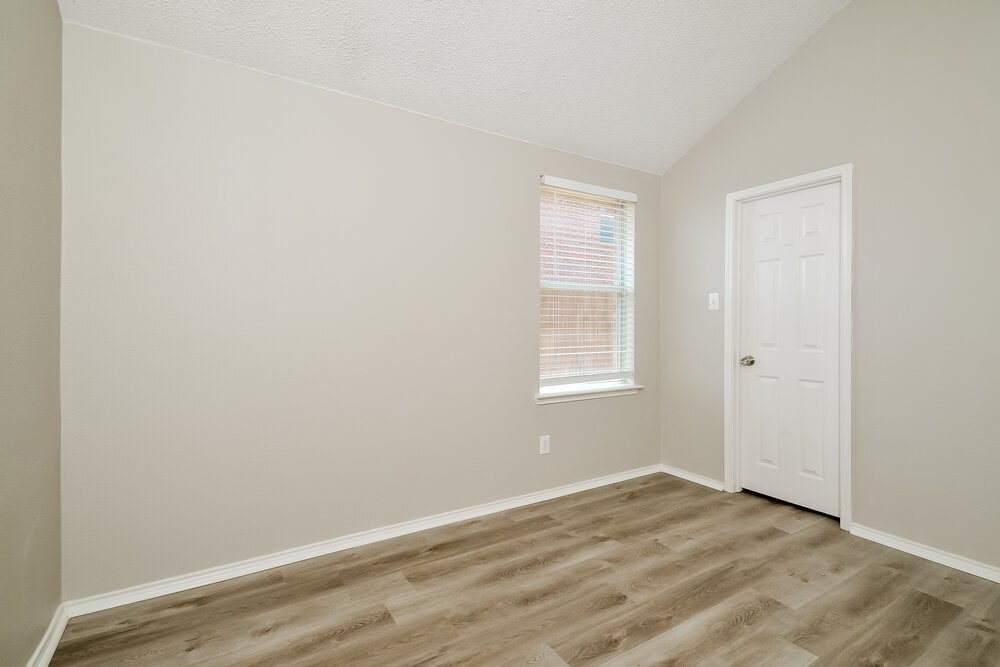 Building Photo - 1620 Logan Dr