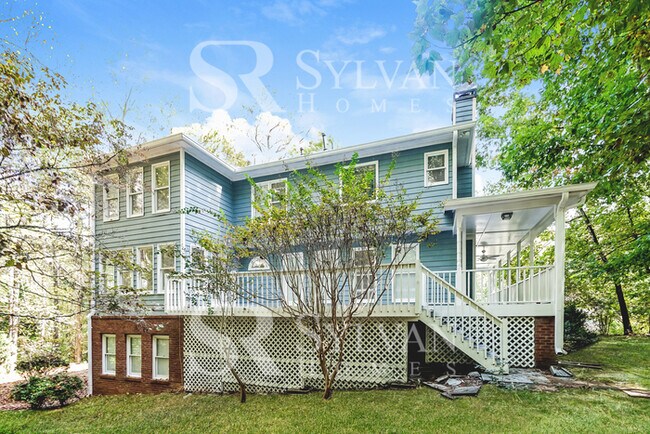 Building Photo - The living is easy in this 4 bedroom, 2.5 ...