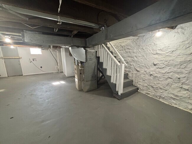 Building Photo - 410 N Loudon Ave