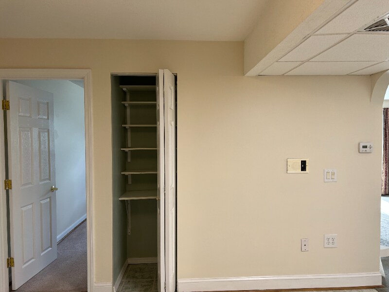 Building Photo - 15 Shadowbrook Ln