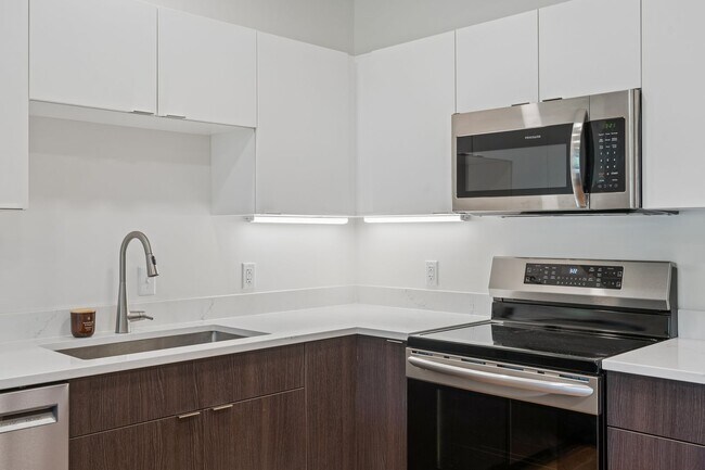 Building Photo - 2 Bedroom Condo at Treetops
