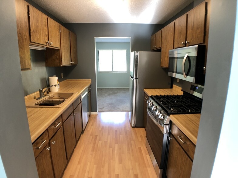 Building Photo - 3071 Zarthan Ave S