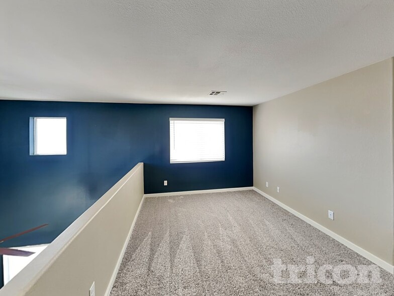 Building Photo - 409 W Azure Ave