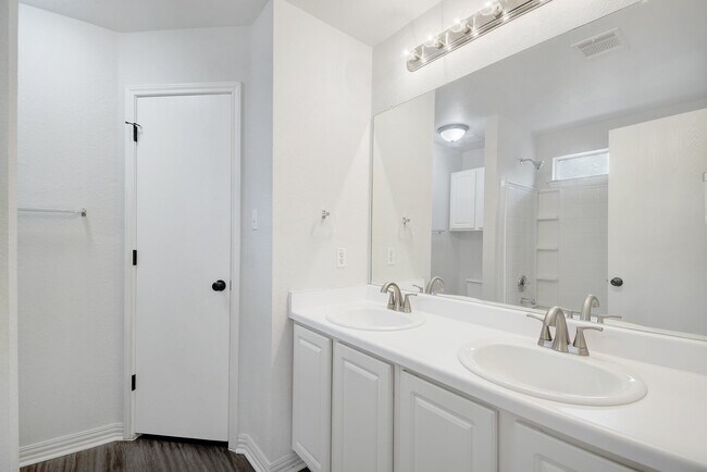 Building Photo - 117 Pheasant Trl