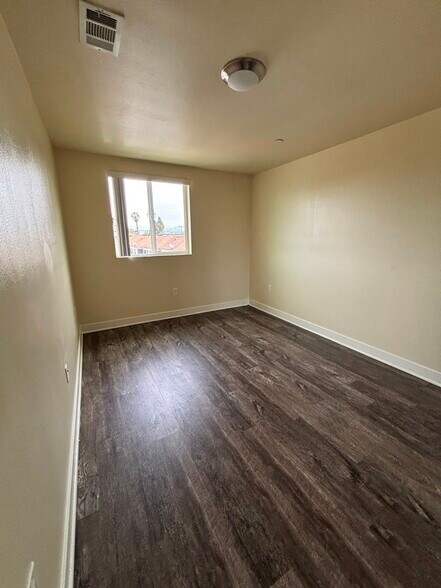 Building Photo - 7710 S Hoover St