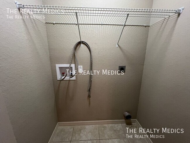 Building Photo - 22 Locust Loop Dr