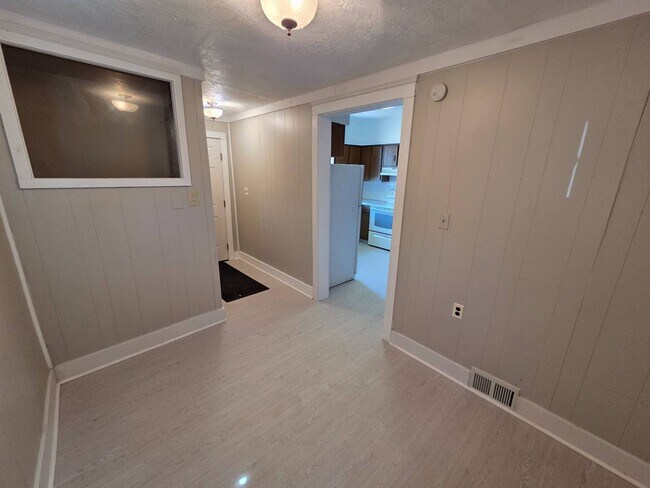 Building Photo - 3027 Fortune Ave