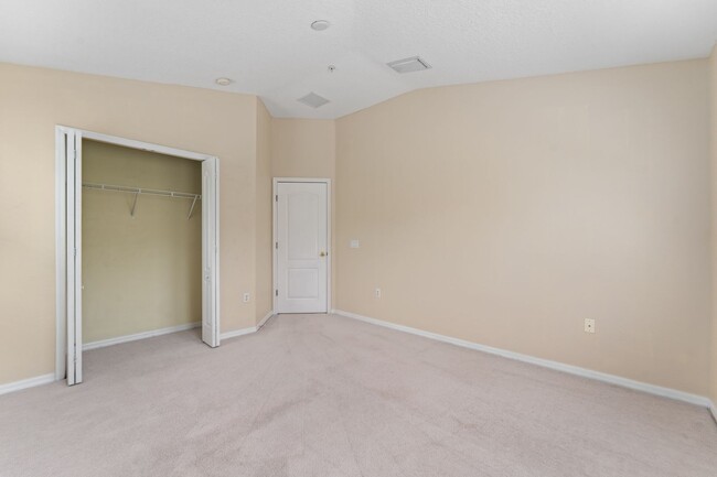 Building Photo - Nice 2/2 Condo w/Garage in Villas of East ...