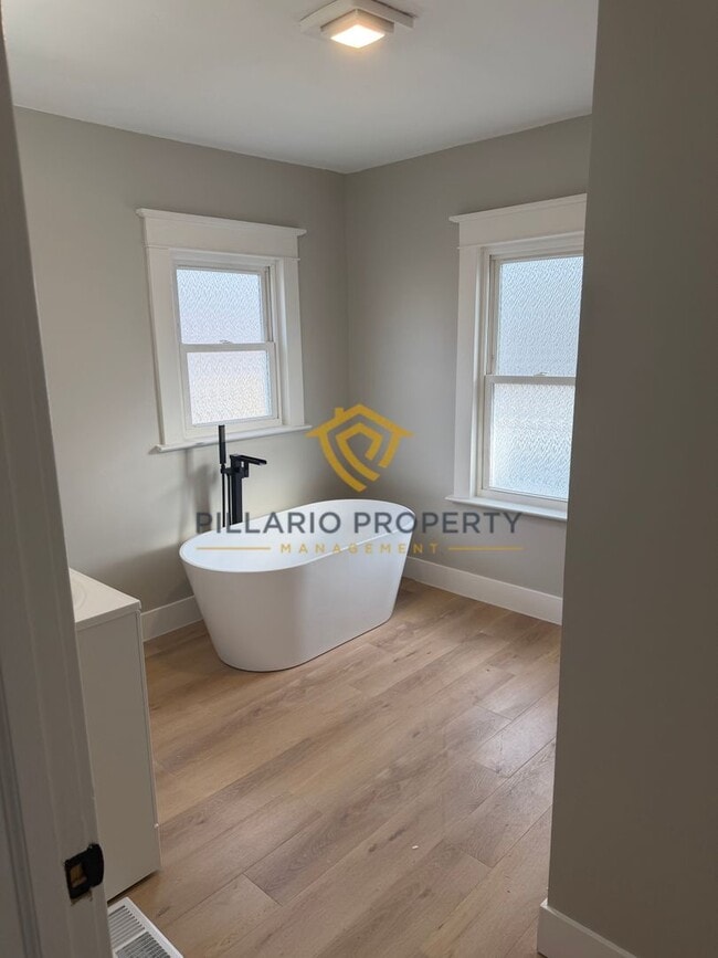 Building Photo - Fully Renovated 3-Bedroom/2-Bathroom with Huge Loft, Near Ellenberger Park, Available NOW!