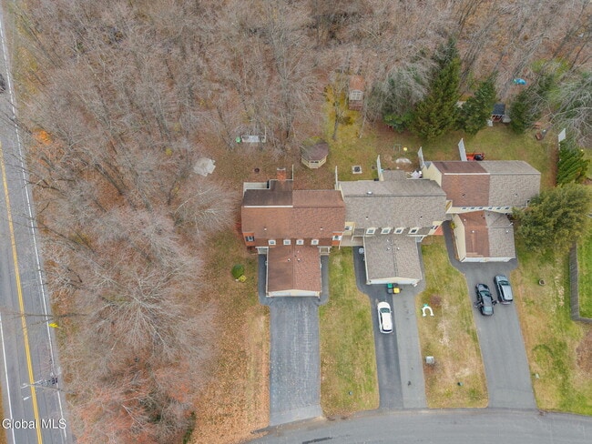 Building Photo - 4 Sugarbush Rd