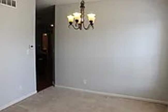 Building Photo - Beautiful 5 Bedroom Plainfield Home for Rent