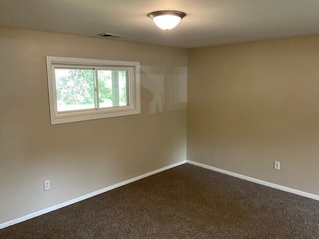 Building Photo - 6415 Londonderry Dr