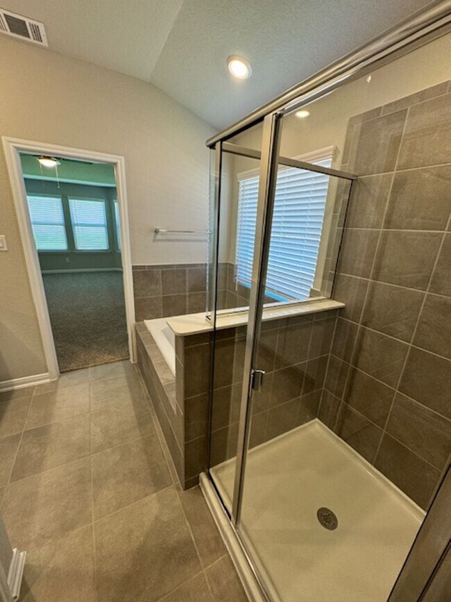 Building Photo - Bedroom Home with Quartz Counters, Appliances & Covered Patio in New Braunfels