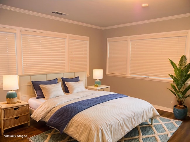 Building Photo - 1143 E Rose Ave