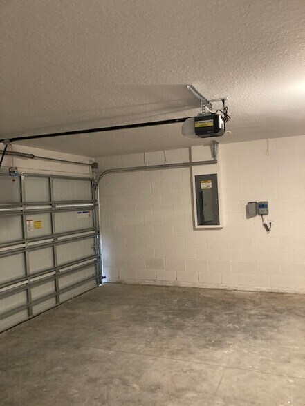 Building Photo - 11 Ripcord Ln