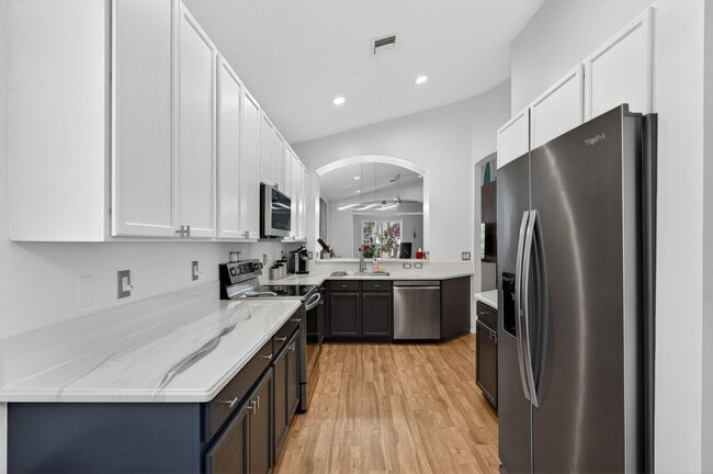 Building Photo - 6689 Southport Dr