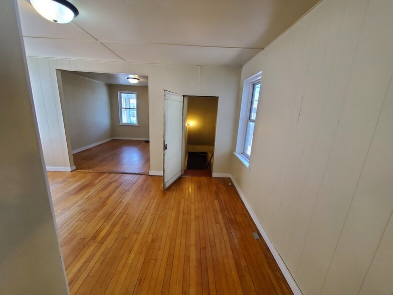 Building Photo - 206 West Bluff Street