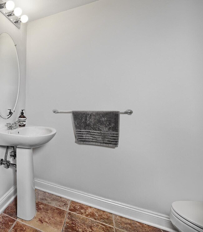 Building Photo - 454 Albany Ct