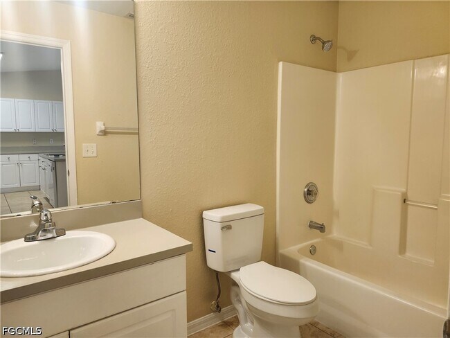 Building Photo - 415 NE 25th Ave