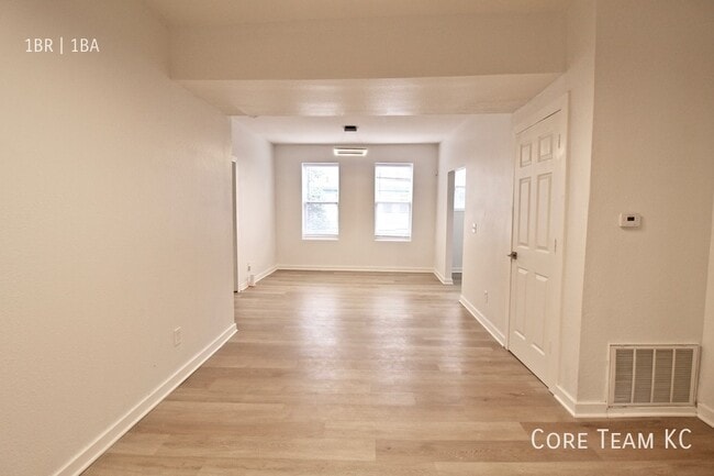 Building Photo - Linwood 1 Bedroom Available