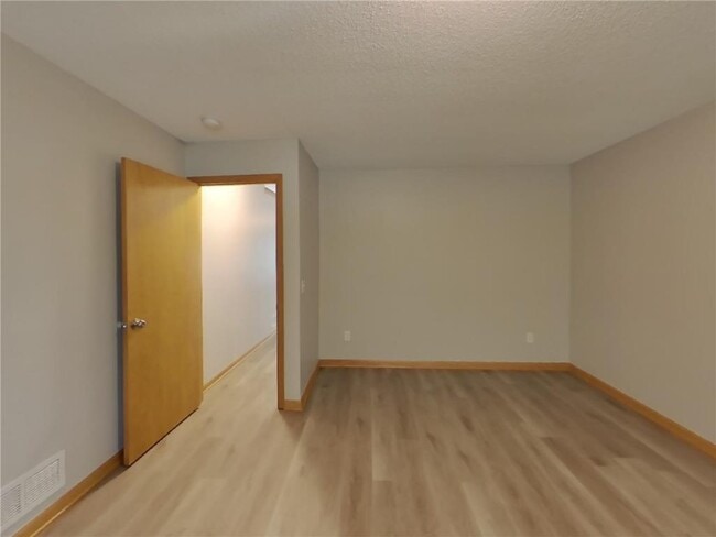 Building Photo - 3649 Kahler Dr NE