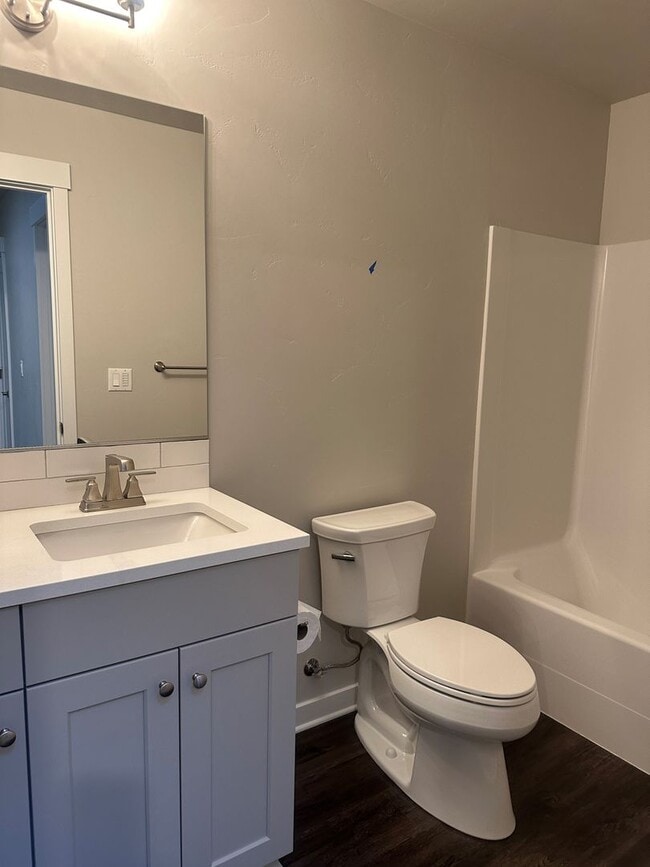 Building Photo - Spacious 3BR/2.5BA Townhome w/ Community Park & Trails – Bend, OR - PENDING APPLICATION