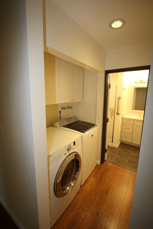 Building Photo - 600 W 76th Ave