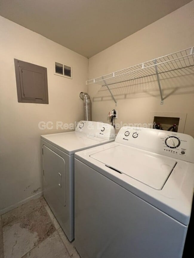 Building Photo - 12 Wild Rose Ct