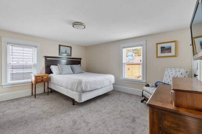 Building Photo - 181 Main St