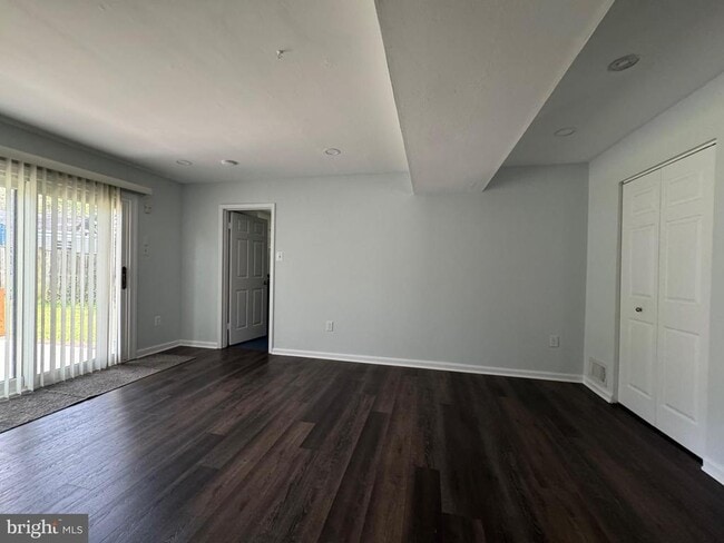 Building Photo - 1717 Fallsway Dr