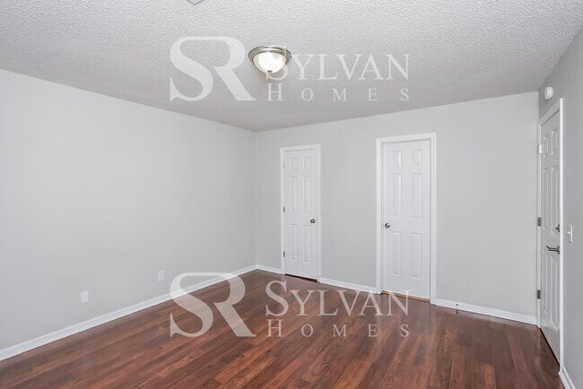 Building Photo - Enjoy Relaxation & Sophistication in this lovely 3 bedroom, 2.5 bath home.