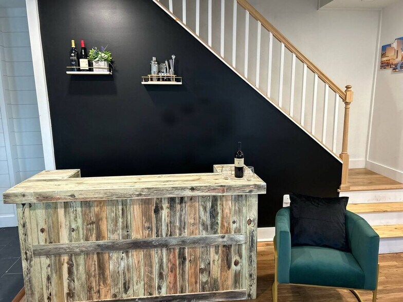 Building Photo - 10628 Lee Ave