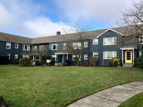 Building Photo - Spacious Top Floor 2 Bed, 1 Bath Vintage Gem!